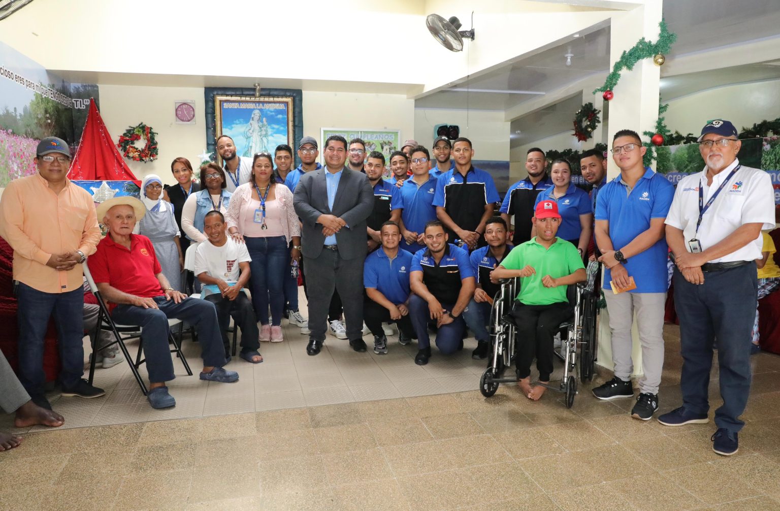 Jóvenes de formación dual visitan el Hogar San José de la Madre Teresa ...